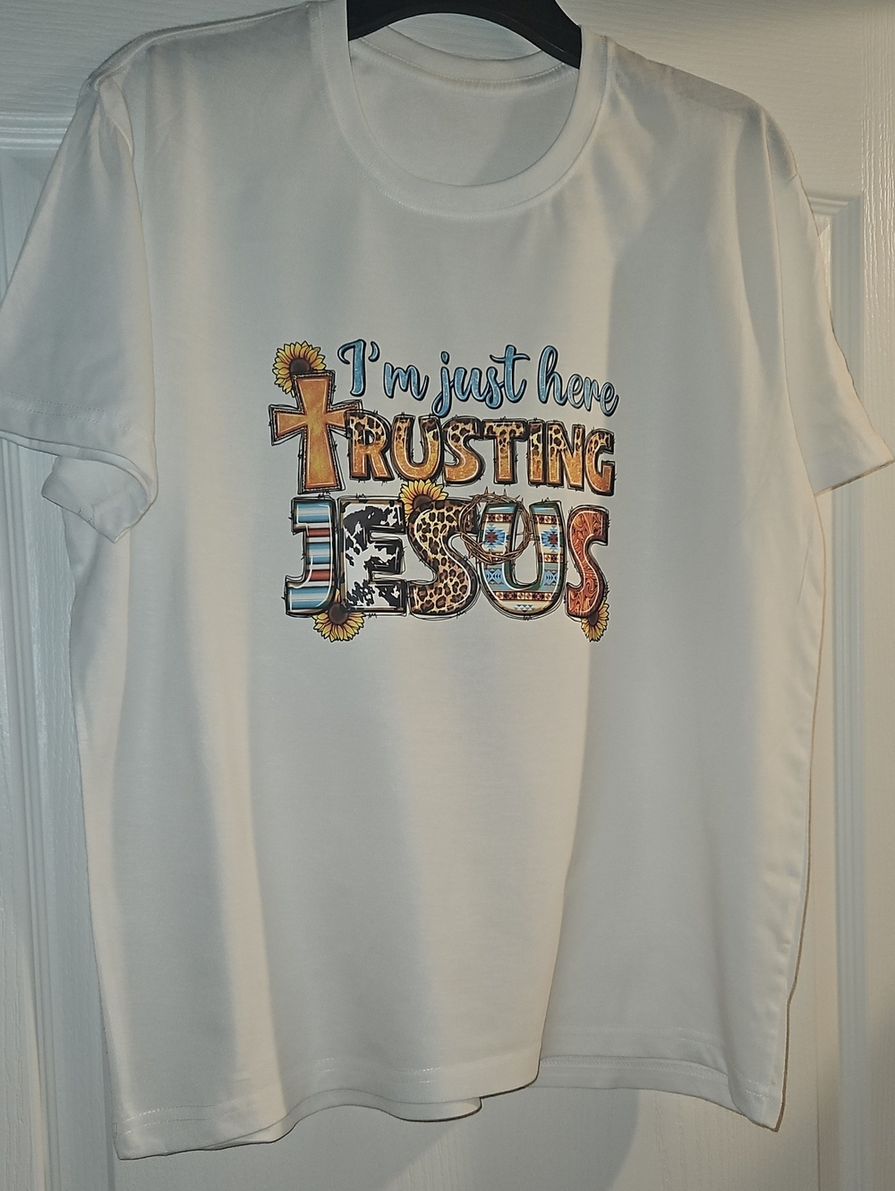 Graphic Tee I'm Just Here Trusting Jesus New